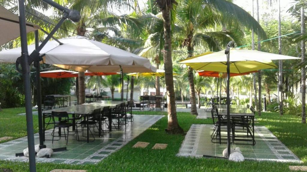Royal Lee Resort And Spa Nai Yang Bagian luar foto