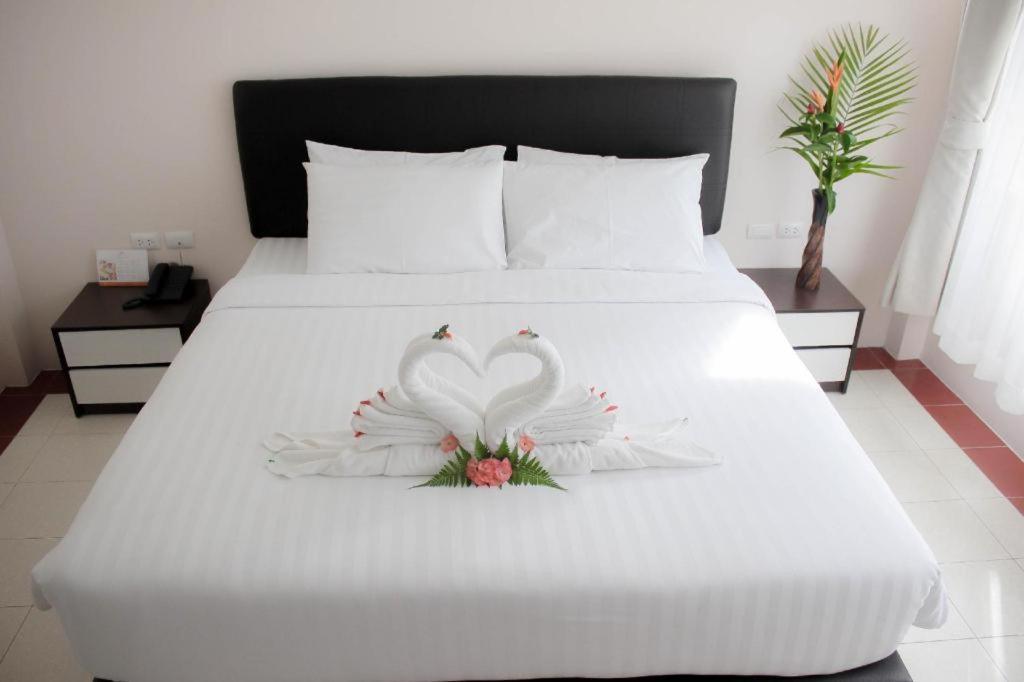 Royal Lee Resort And Spa Nai Yang Bagian luar foto