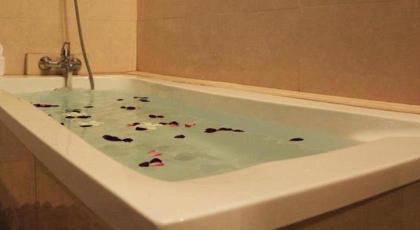 Royal Lee Resort And Spa Nai Yang Bagian luar foto