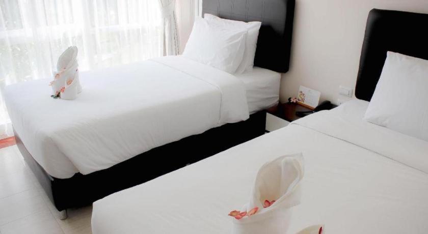 Royal Lee Resort And Spa Nai Yang Bagian luar foto