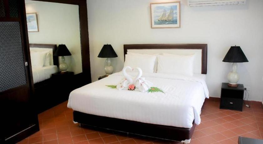 Royal Lee Resort And Spa Nai Yang Bagian luar foto