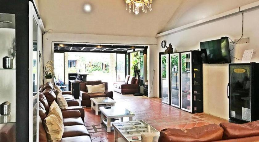 Royal Lee Resort And Spa Nai Yang Bagian luar foto