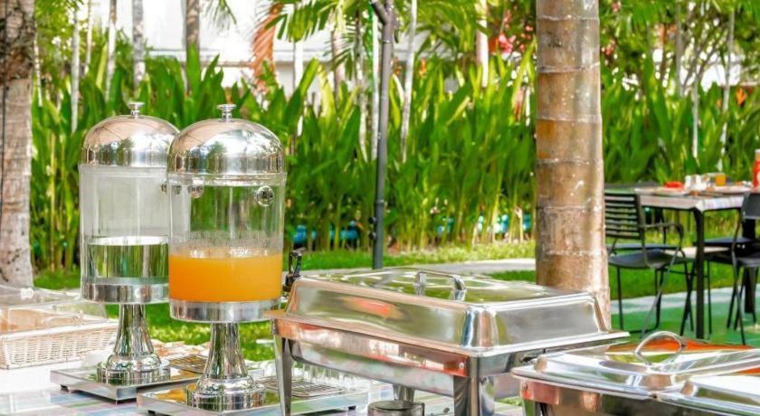Royal Lee Resort And Spa Nai Yang Bagian luar foto