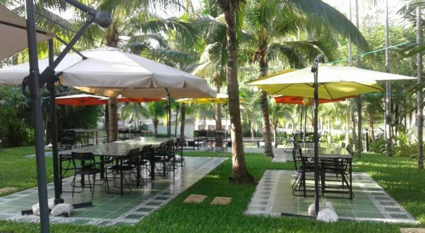 Royal Lee Resort And Spa Nai Yang Bagian luar foto