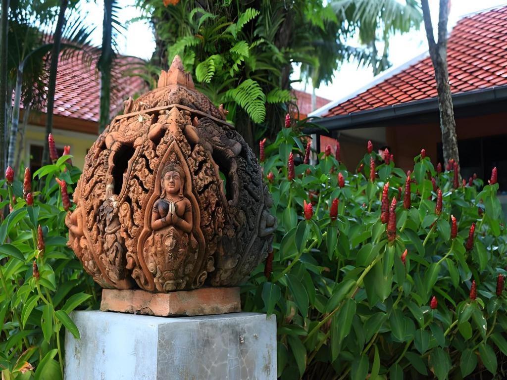 Royal Lee Resort And Spa Nai Yang Bagian luar foto