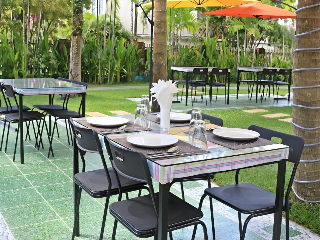 Royal Lee Resort And Spa Nai Yang Bagian luar foto